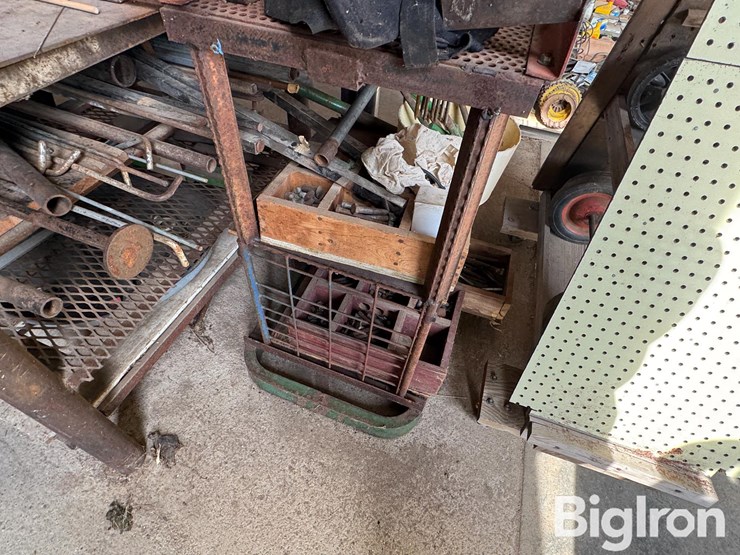 work-benches/tools/supplies-image-11