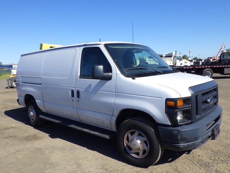 2013-ford-econoline-350-image-3