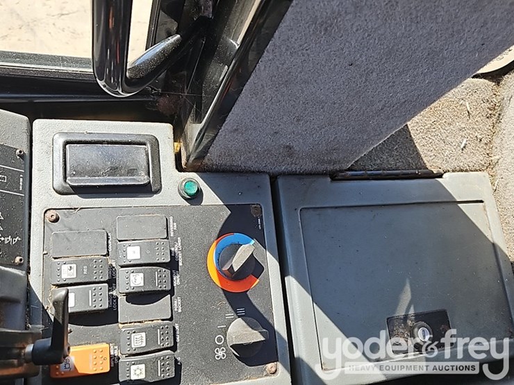 caterpillar-928g-image-25