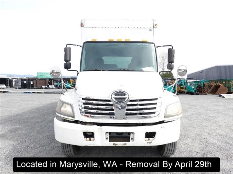 2009-hino-268-image-18