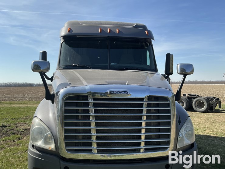 2016-freightliner-cascadia-125-image-10
