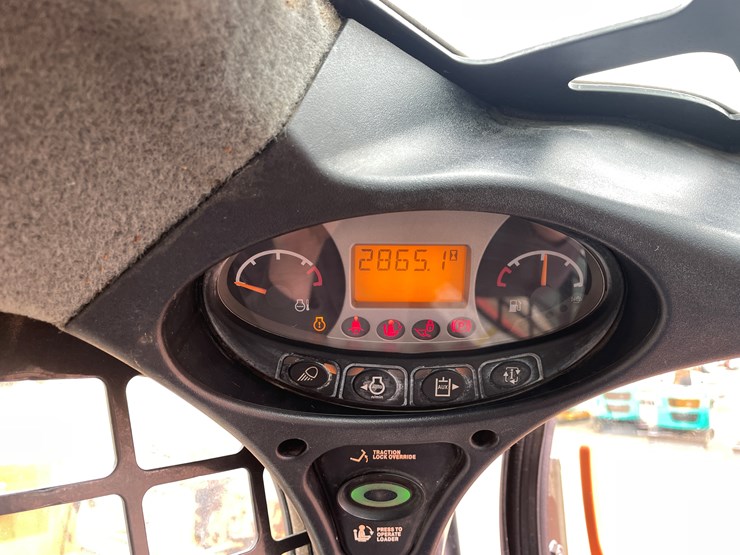 2018-bobcat-t740-image-39