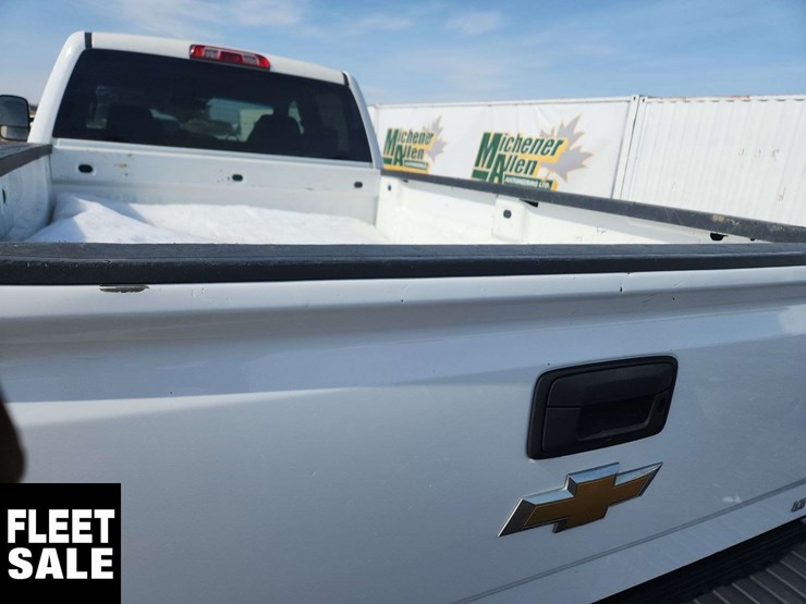 2015-chevrolet-silverado-3500hd-image-40