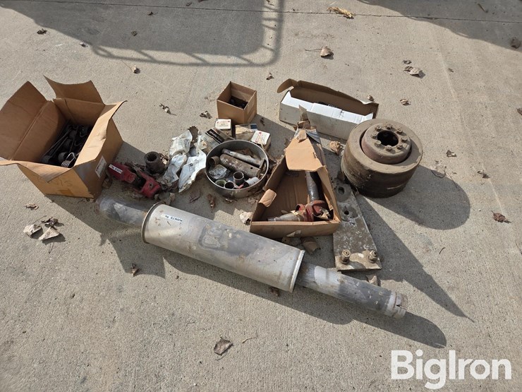 case-ih-antique-tractor-parts-image-7