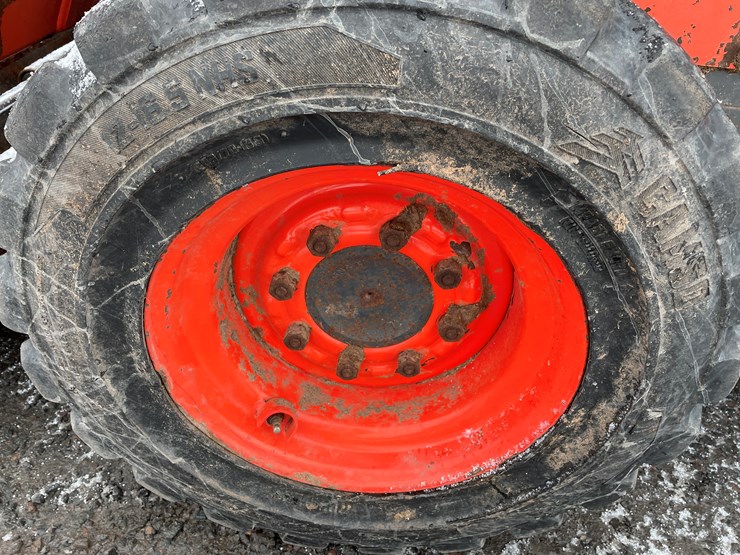 2022-kubota-ssv75-image-15