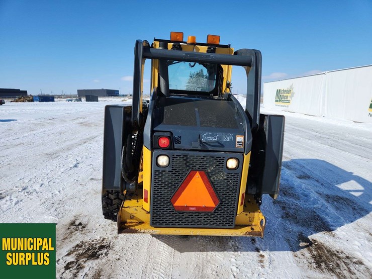 2015-deere-326e-image-8