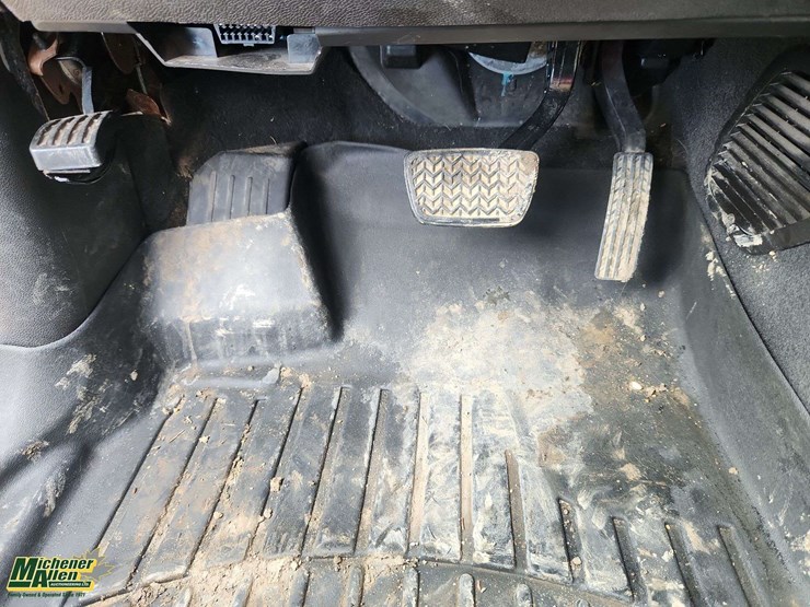 2014-gmc-acadia-denali-image-23