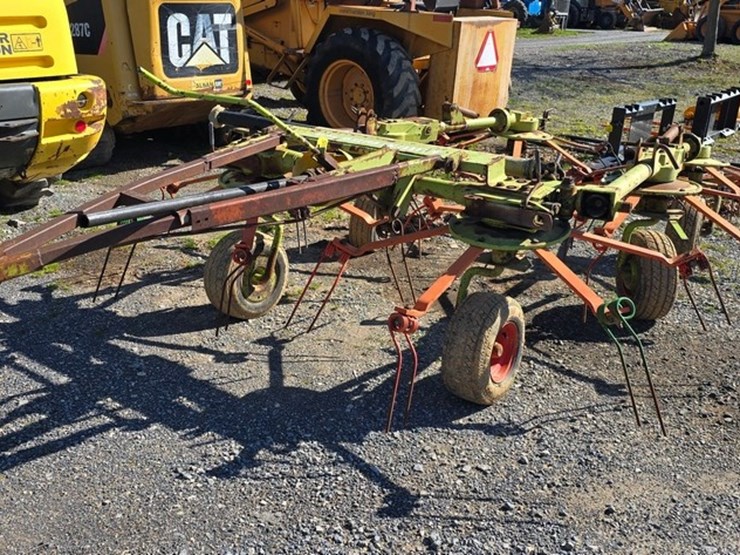 claas-volto-740-image-1