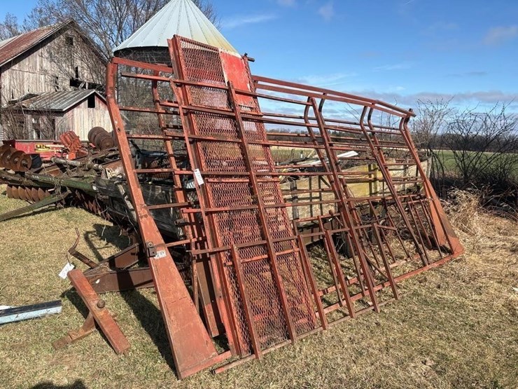 metal-bale-rack-image-1
