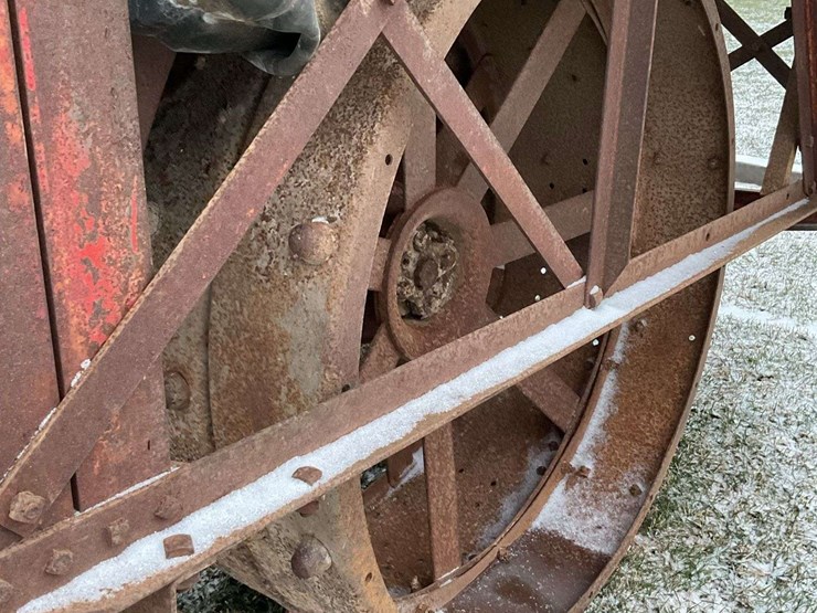 fordson-with-mounted-gleaner-combine-image-12