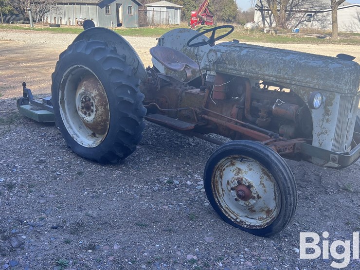 1951-ford-8n-image-3