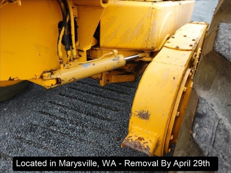 1975-deere-570a-image-13