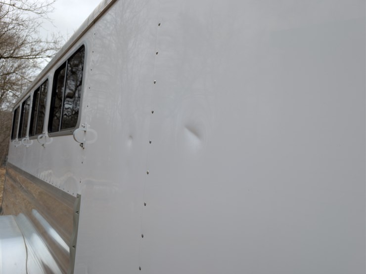 #282-•-2015-featherlite-29'-aluminum-gooseneck-horse-trailer-(wi-title)-(ridgeland,-wi)-image-15