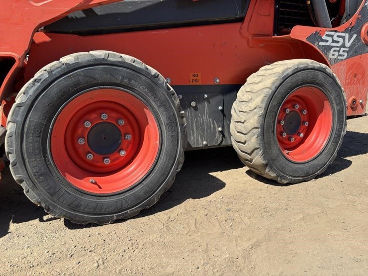 2018-kubota-ssv65-image-14