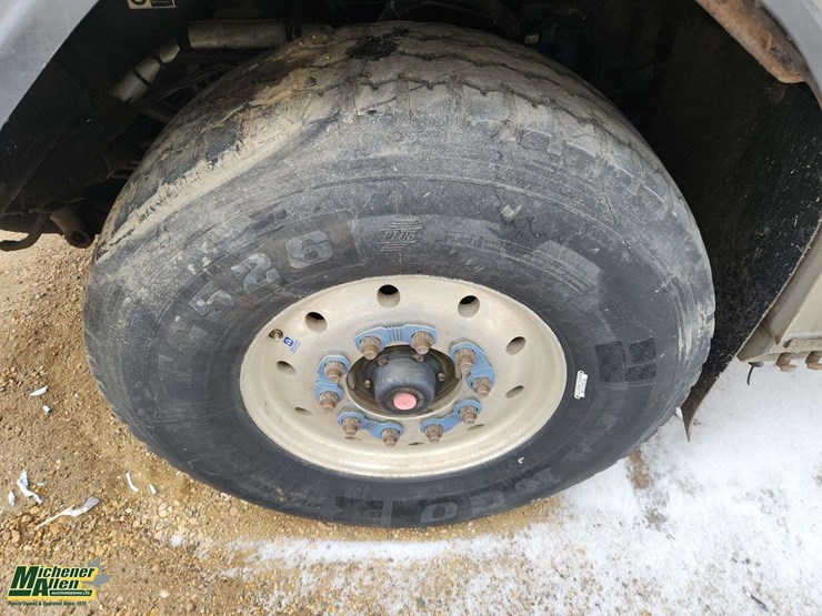 2019-peterbilt-520-image-7