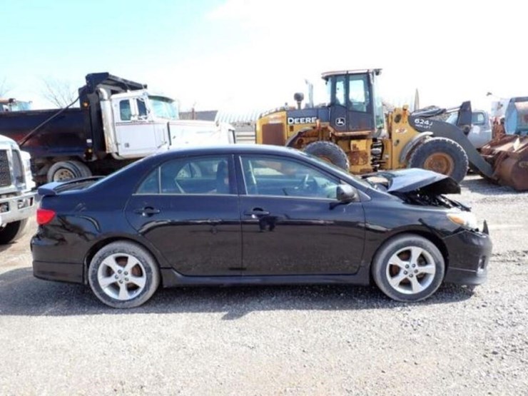 damaged-2013-toyota-corolla-sedan-2t1bu4ee1dc92192-image-4