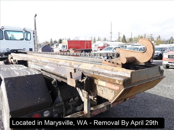 2015-peterbilt-567-image-3