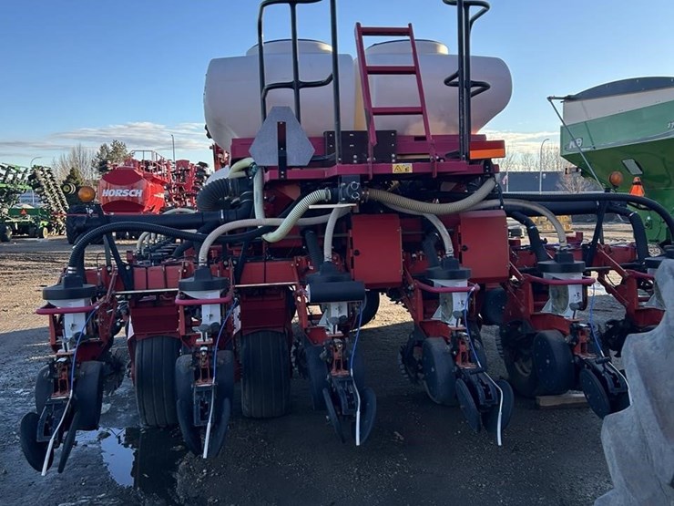 2009-white-8516-image-6