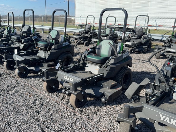 #4074-•-yakta-yxr-120-zero-turn-mower-image-1