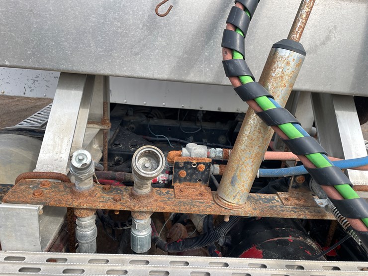 #240-•-2005-kenworth-truck-tractor-(has-mn-title)-(mora,-mn)-image-18