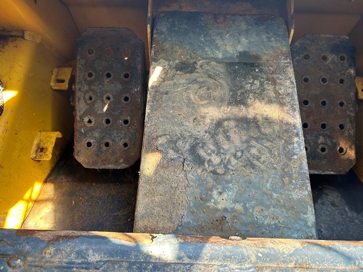 2019-deere-318g-image-18