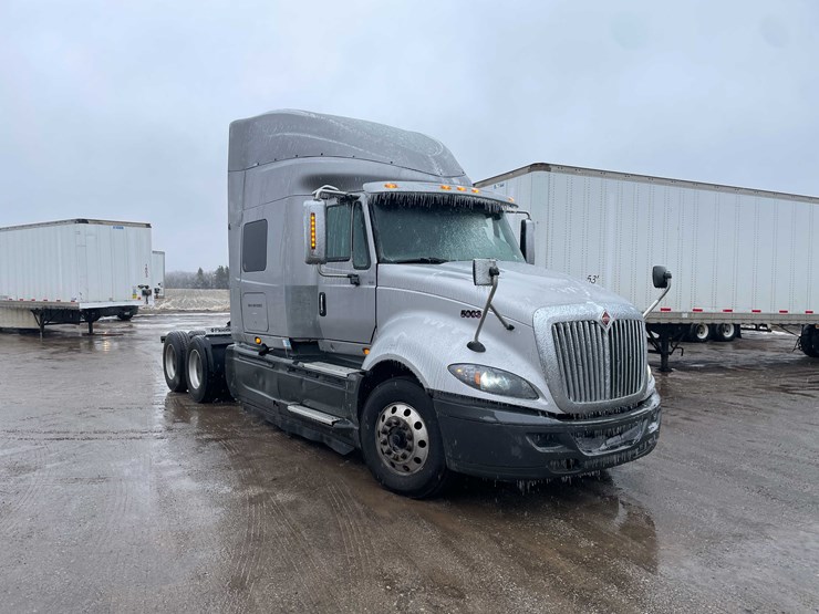 #230-•-2016-international-semi-tractor-(has-wi-title)-(denmark,-wi)-image-3