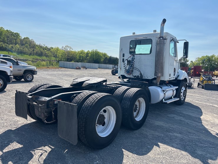 2007-freightliner-columbia-120-image-6