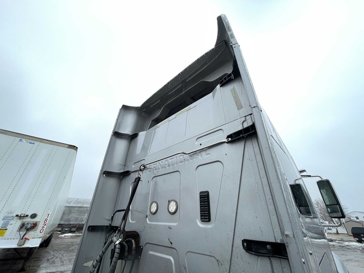 #230-•-2016-international-semi-tractor-(has-wi-title)-(denmark,-wi)-image-32