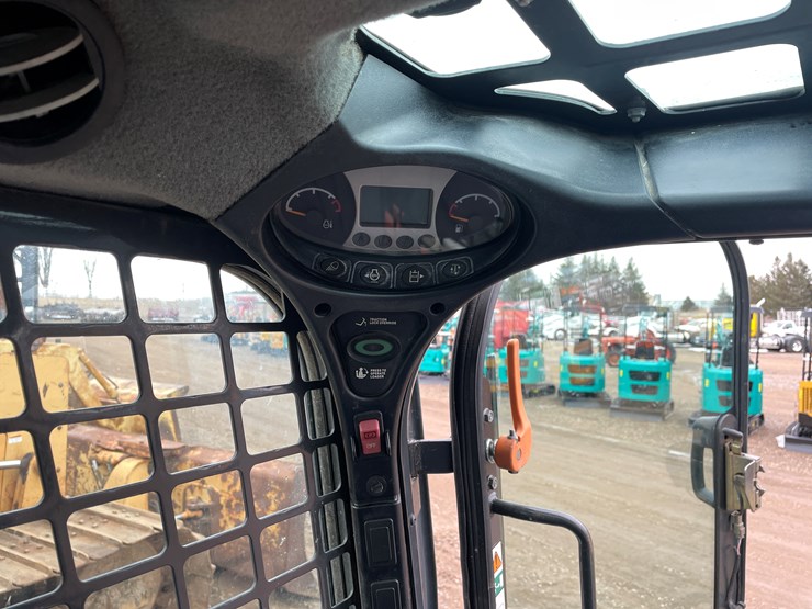 2018-bobcat-t740-image-35