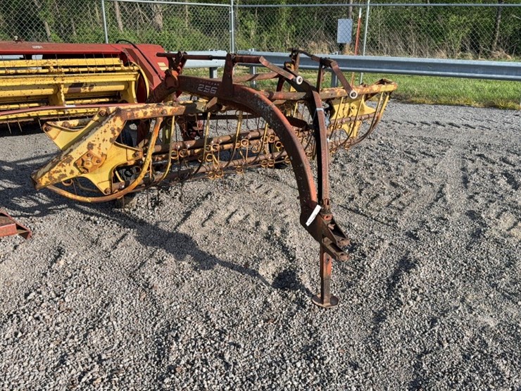 new-holland-256-image-2