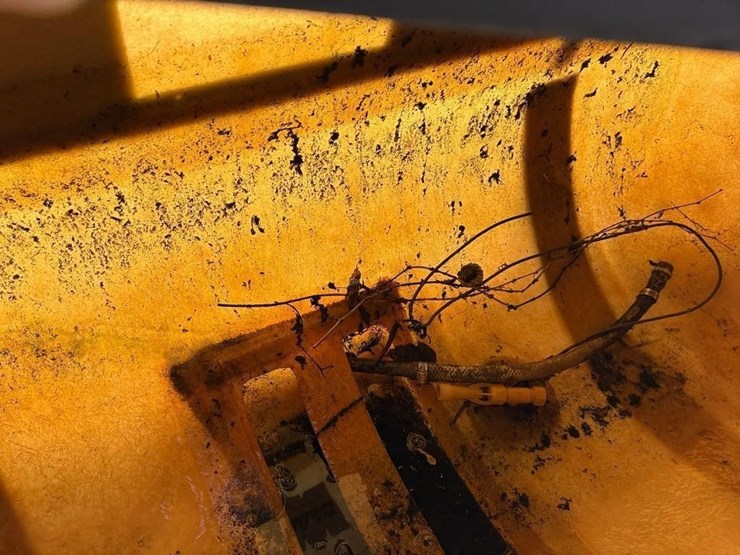 200-gal-trailer-sprayer-26'-booms-image-5