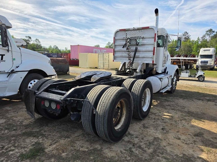 2010-kenworth-t800-image-4