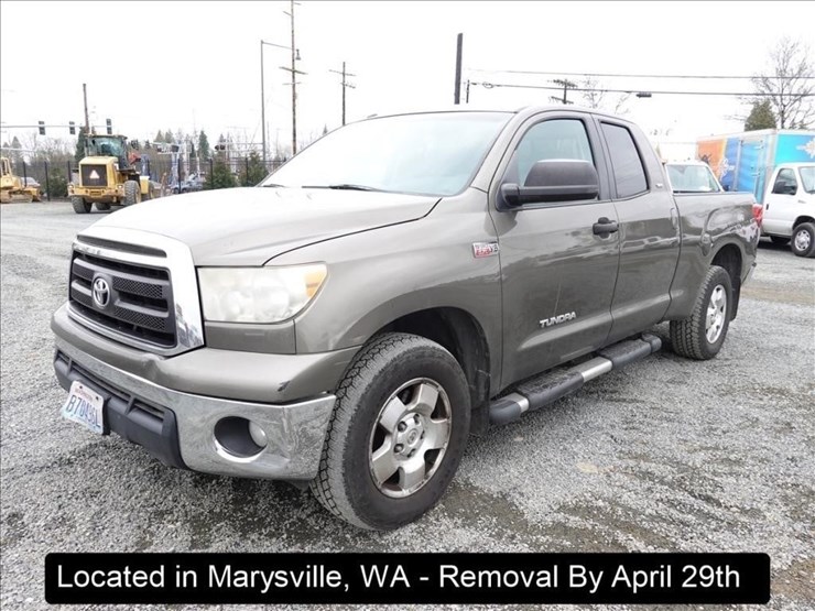 2010-toyota-tundra-image-1