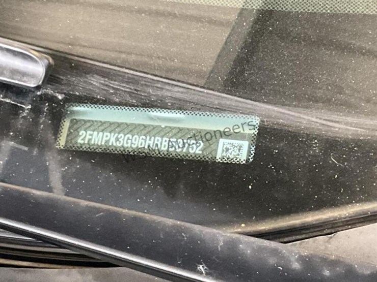 2017-ford-edge-se-image-14