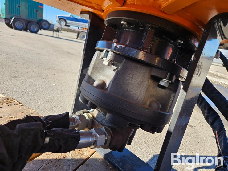 2025-massey-ferguson-730-image-16