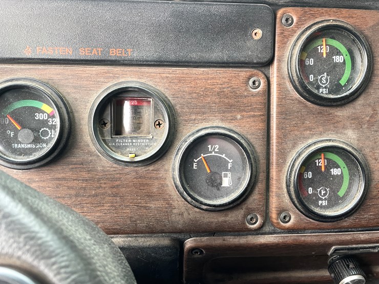 #216-•-1992-freightliner-water-truck-(has-mn-title)-(mora,-mn)-image-37