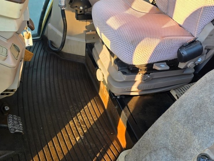 2002-john-deere-6410-image-53