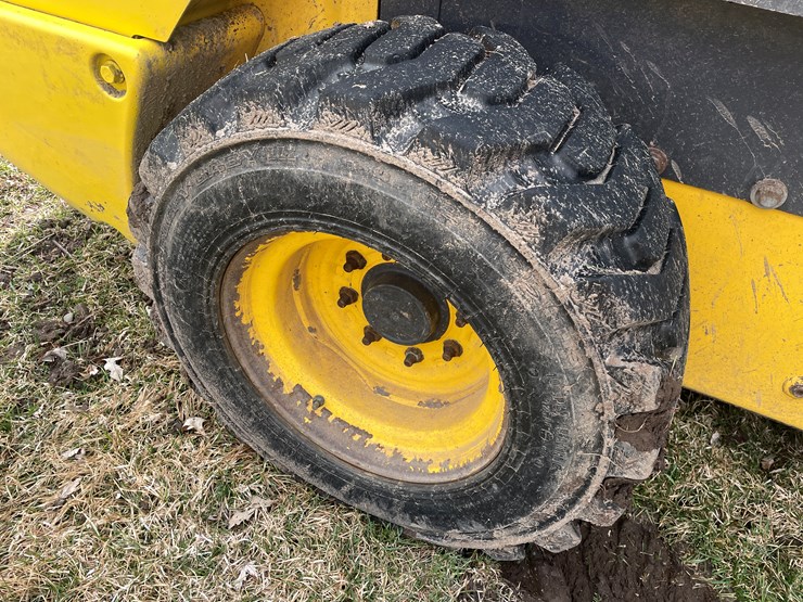 #372-•-2015-new-holland-l225-skid-steer-(scandia,-mn)-image-14