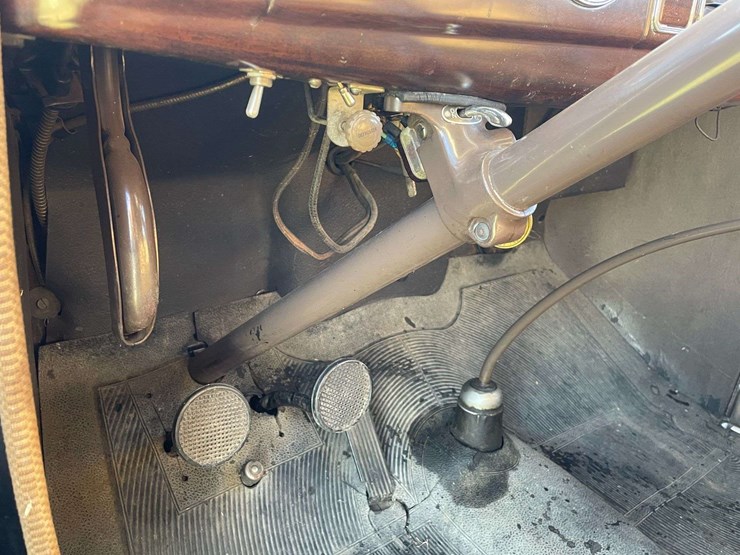 1938-ford-two-door-deluxe-sedan---original-car!-image-65