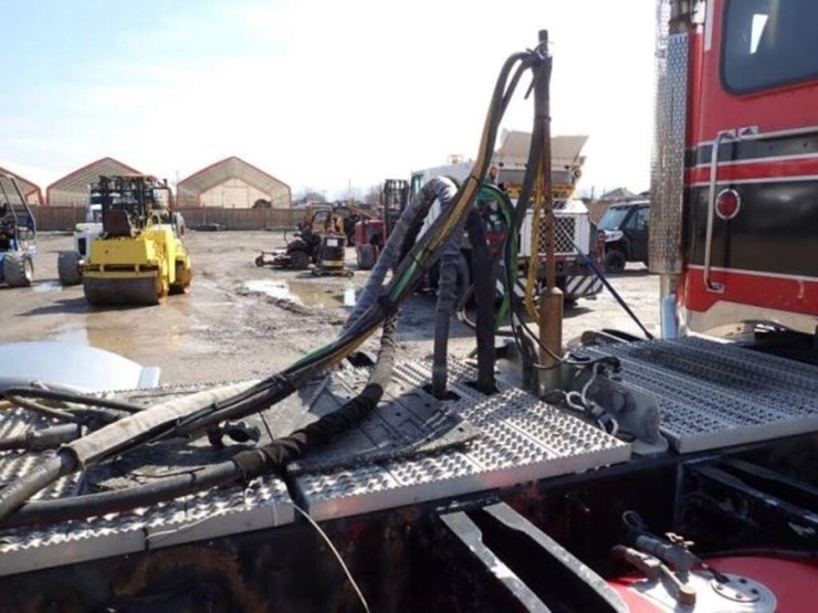 2014-peterbilt-389-image-62