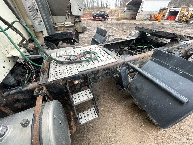 #238-•-2007-freightliner-semi-tractor-(title-in-delay)-(denmark,-wi)-image-22