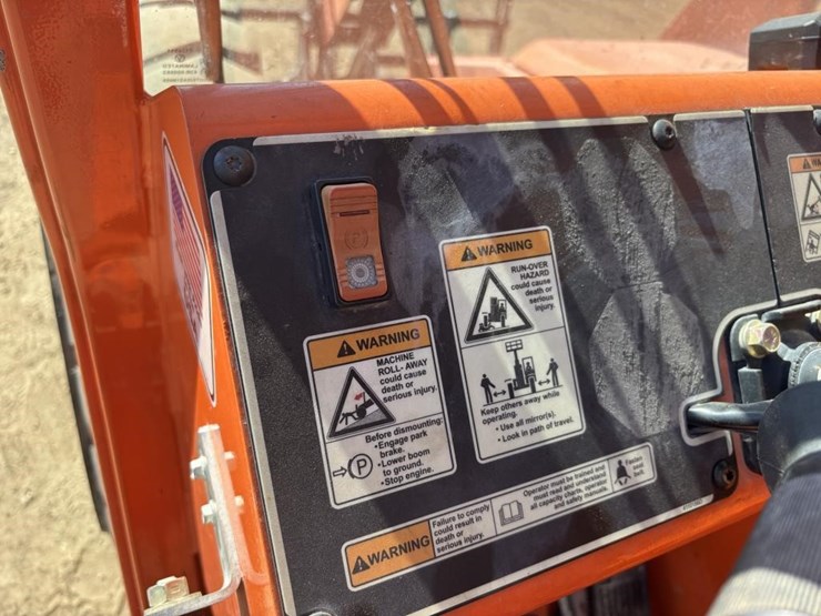 2014-jlg-8042-image-29