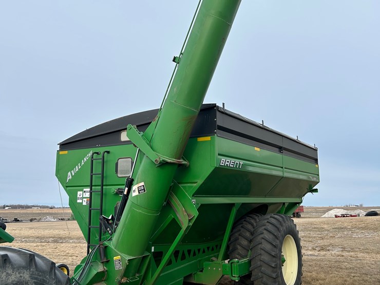 seller-#37.--brent-avalanche-grain-cart,-1084,-3-large-sight-glasses,-roll-tarp,-traction-dual-tires,-nice-later-model-grain-cart,-plus-other-options-image-1
