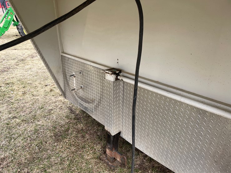 #292-•-2005-trails-west-classic-horse-trailer-(has-mn-title-in-delay)(scandia,-mn)-image-13