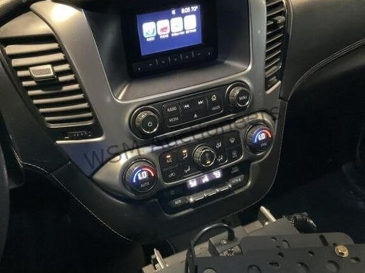 2017-chevrolet-tahoe-image-19