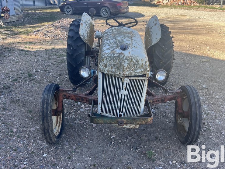 1951-ford-8n-image-2