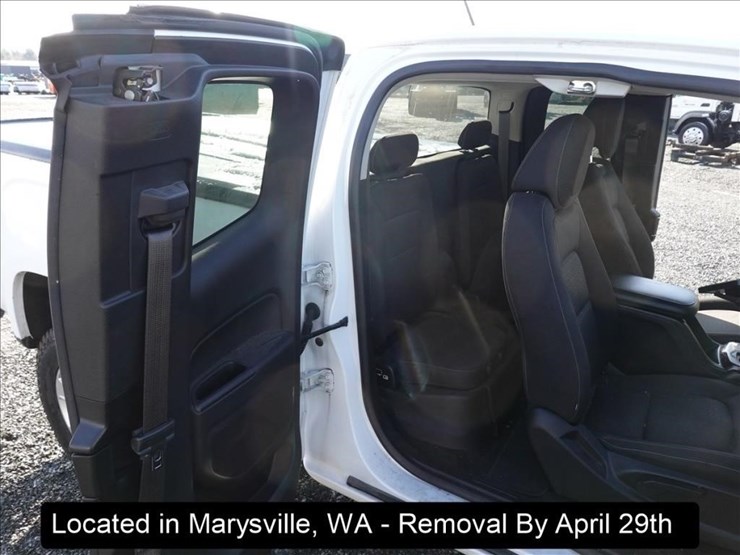 2016-gmc-canyon-image-23