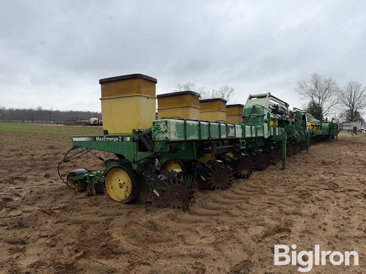 john-deere-7300-image-3