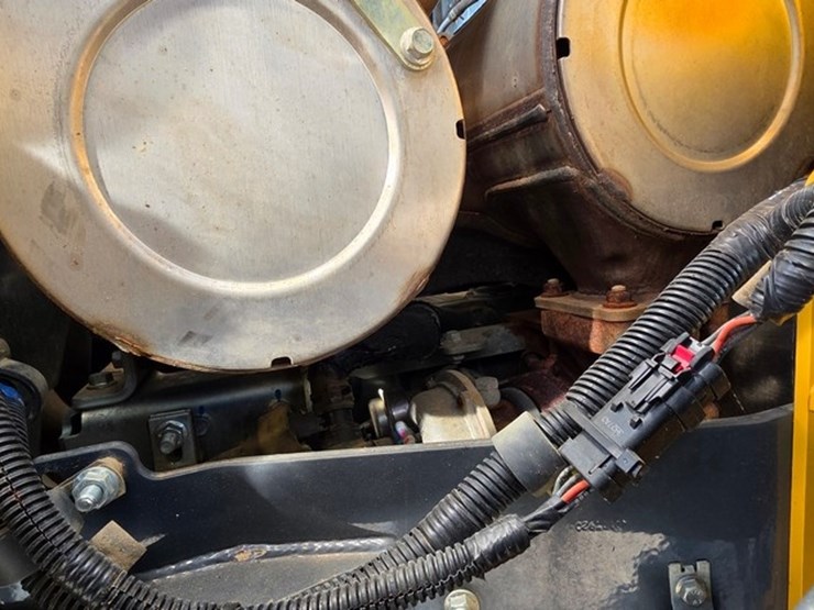 2023-deere-331g-image-43