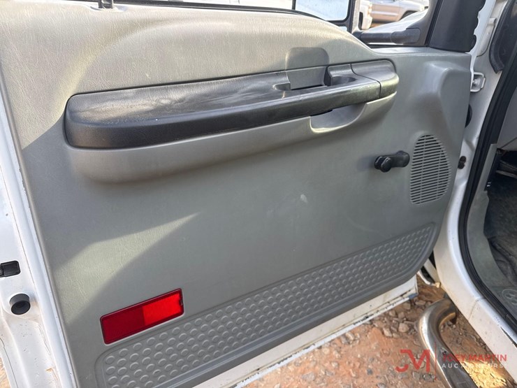 2005-ford-f350-image-17